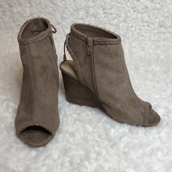 Cato tan dressy wedge shoes - Picture 3 of 5